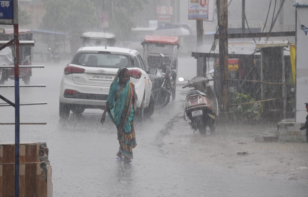 light rain with morning winds sweaty sweat in the afternoon