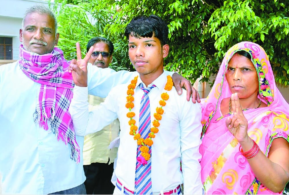 up board 10th 12th result 2020: Farmers son get place in top ten list of Uttar Pradesh Board.