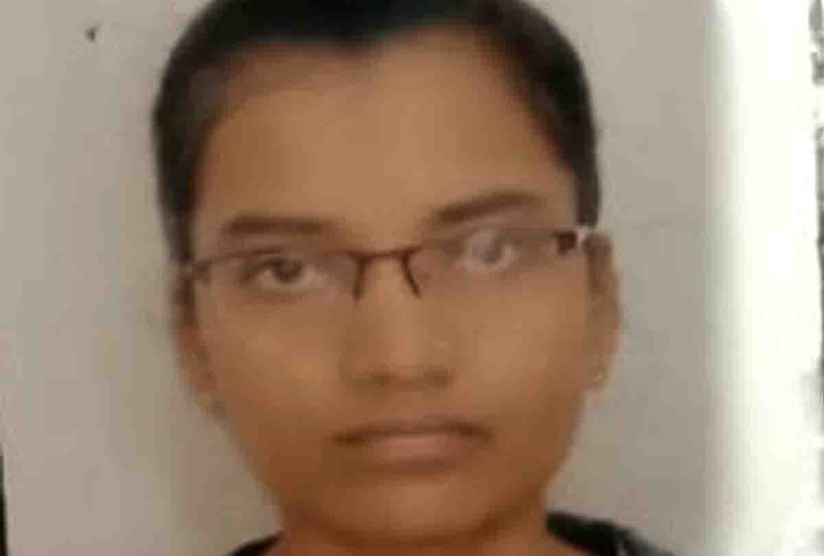 UP Board Result 2020: daughter of sweeper become High school Auraiya Topper