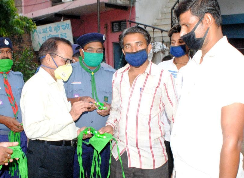 mask and sainitizer distributed to hawkares i9n chitrakoot