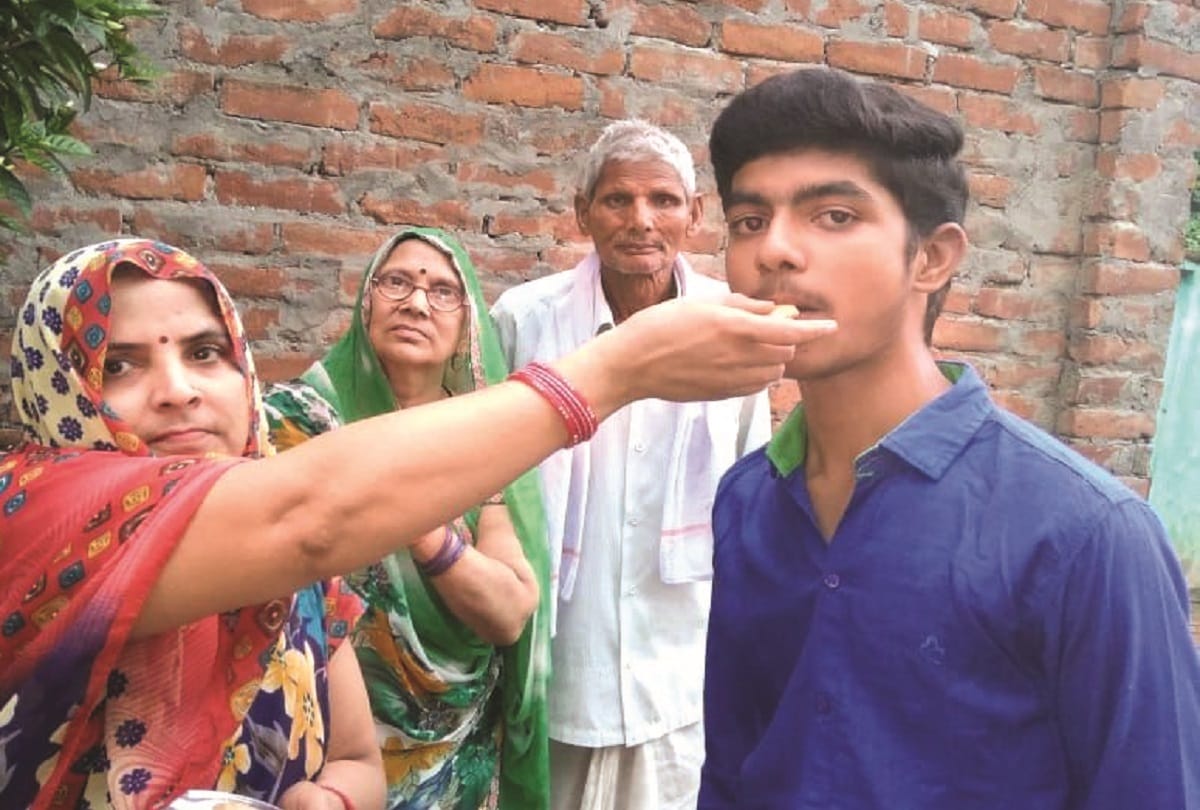 Atul Maheshwari scholarship gave success to up board students