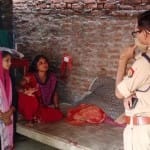मामले के जांच करते पुलिस अधीक्षक।