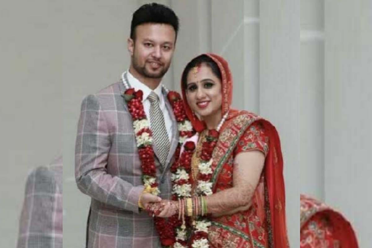 Newly married doctor couple set a record of twenty hours daily in duty in covid-19 ward in meerut medical, inspires others