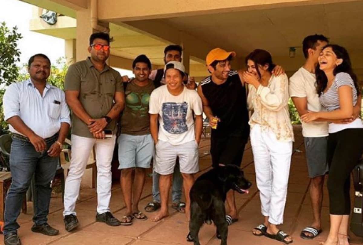 Sushant Singh Rajput deleted posted this photo with rhea chakraborty