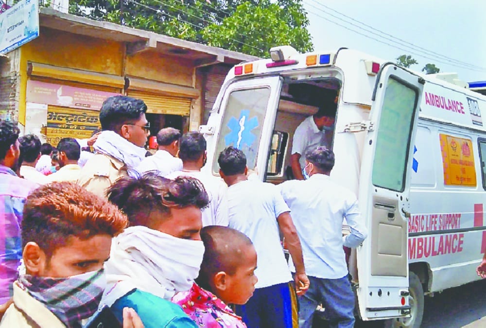 Roorkee Accident News: Six Family Members seated on Bike, Three Killed in Horrible Accident in Roorkee, Photos