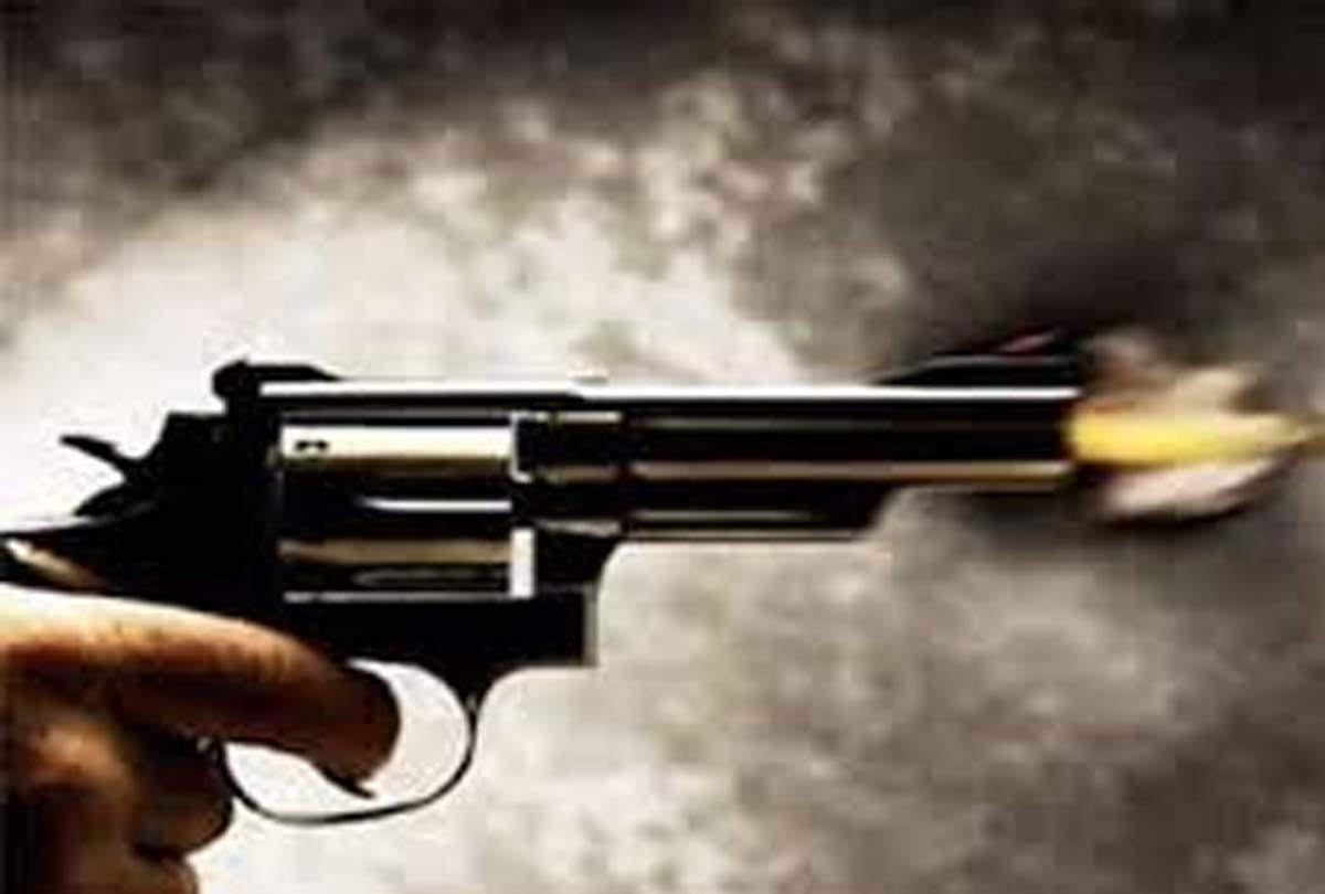 Shot in land dispute, two injured in unnao