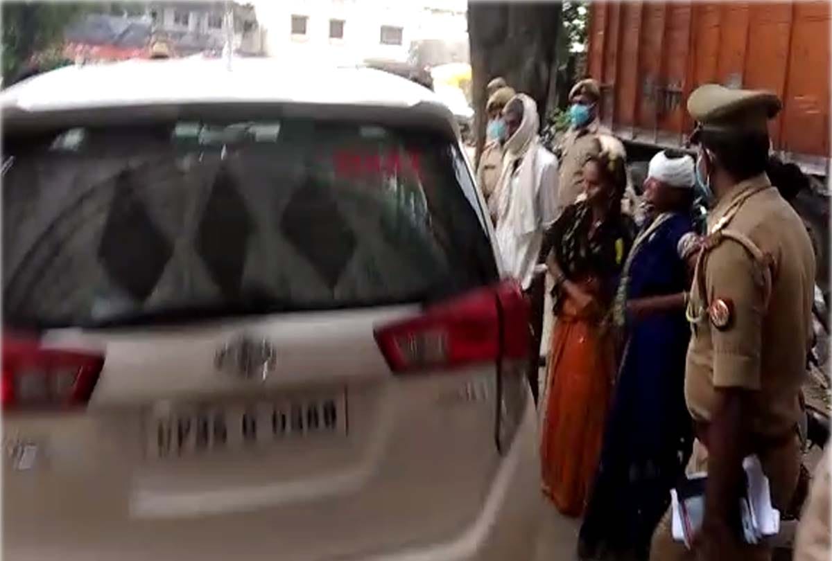 viral video of police misbehave with old woman