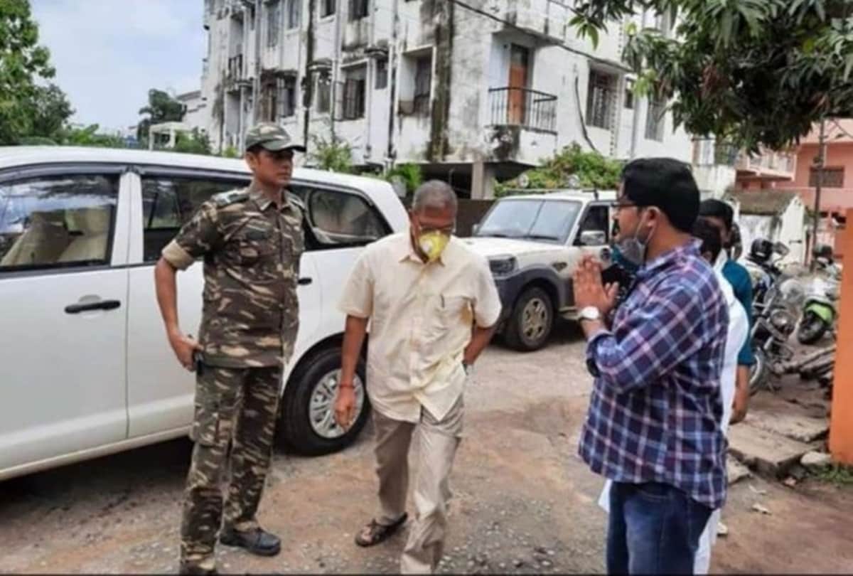 Nana Patekar Visits Sushnat Singh Rajput House Rajeev Nagar In Patna