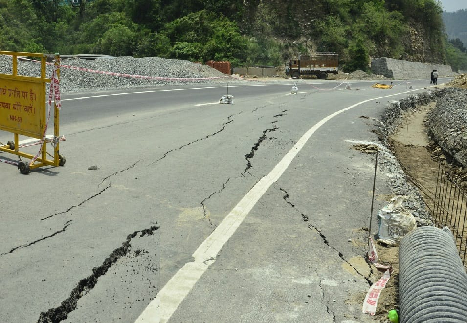 Road Collapse On badrinath Highway In Kirti Nagar, during All weather Road Work