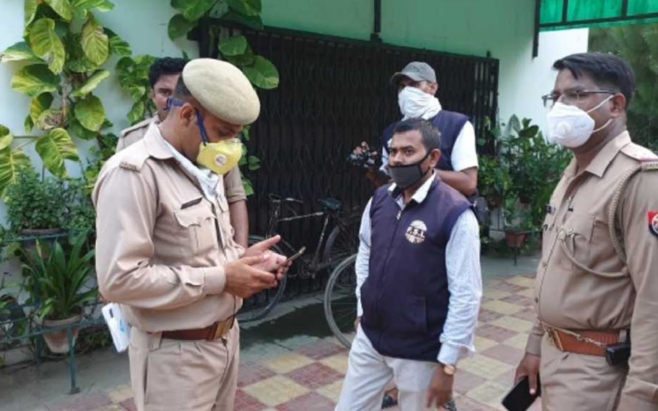 owner of Anand Hospital Hariom  suicide at his house in meerut