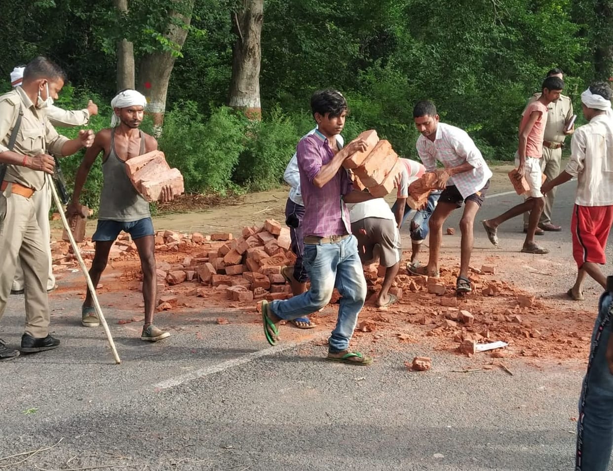 Three people injured in tractor collision, jammed