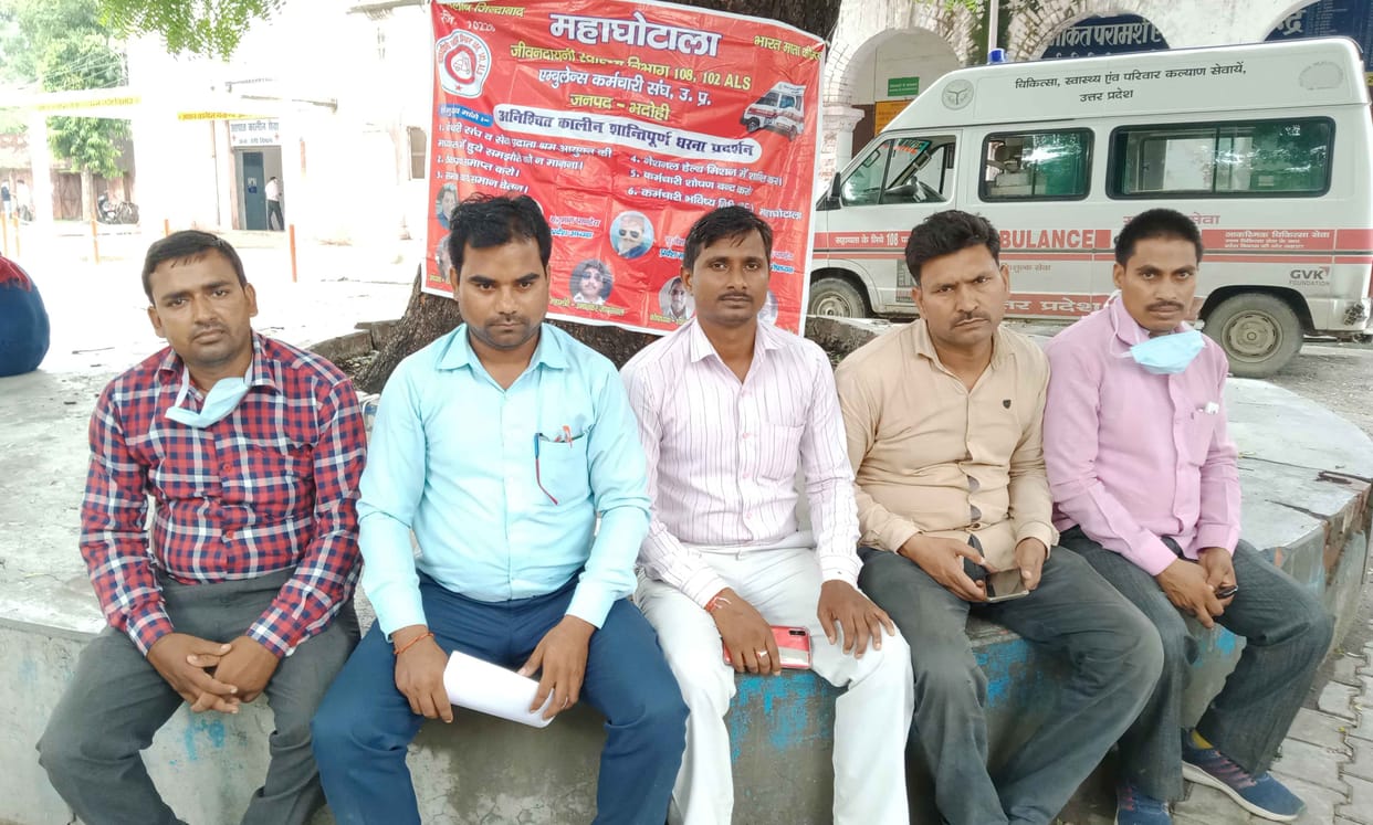 Ambulance drivers picket in district hospital