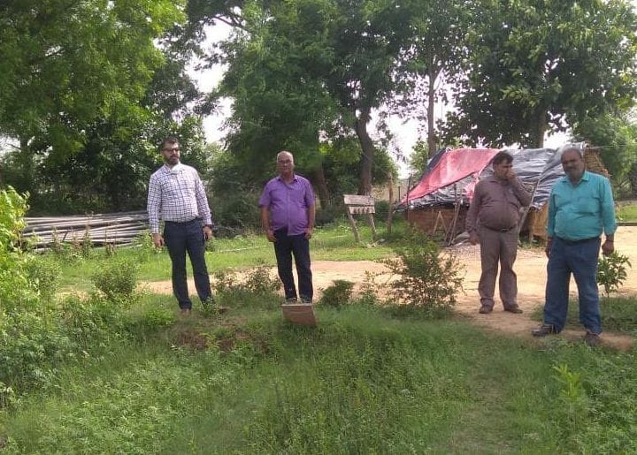 man protest for bad way of corona testing in orai