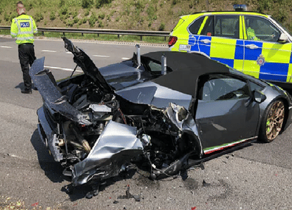 हादसे का शिकार हुई नई Lamborghini