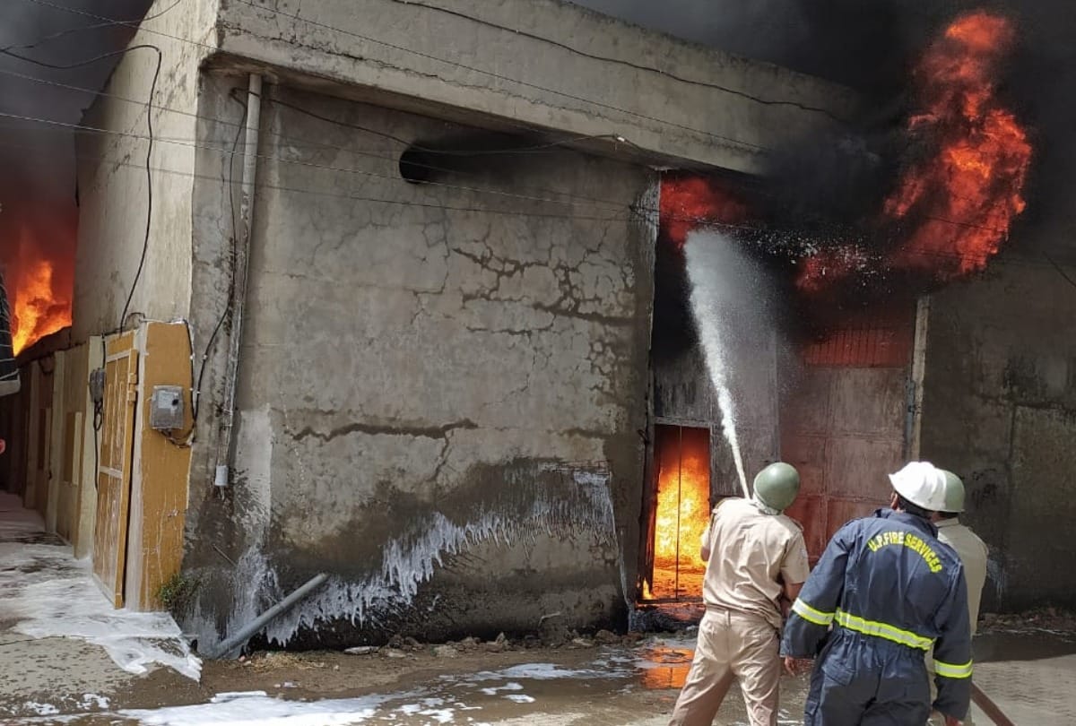 delhi pandav nagar fire breakout at chemical factory Fire tender at spot