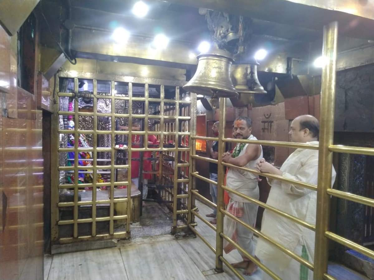 Maa Vindhyavasini temple doors opened for devotees afternoon aarti in vindhachal mirzapur