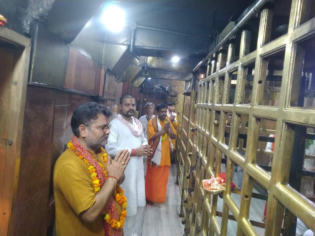 Maa Vindhyavasini temple doors opened for devotees afternoon aarti in vindhachal mirzapur