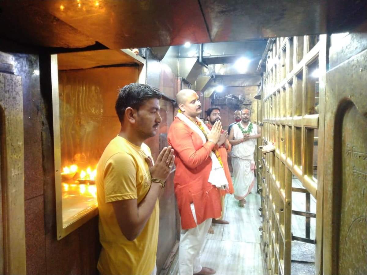 Maa Vindhyavasini temple doors opened for devotees afternoon aarti in vindhachal mirzapur