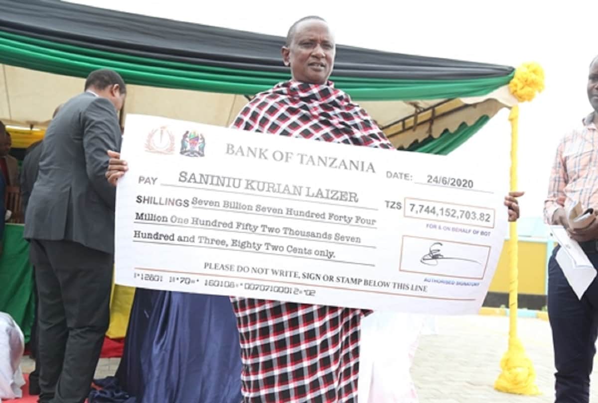 Tanzania Man becomes millionaire after finding biggest tanzanite stone