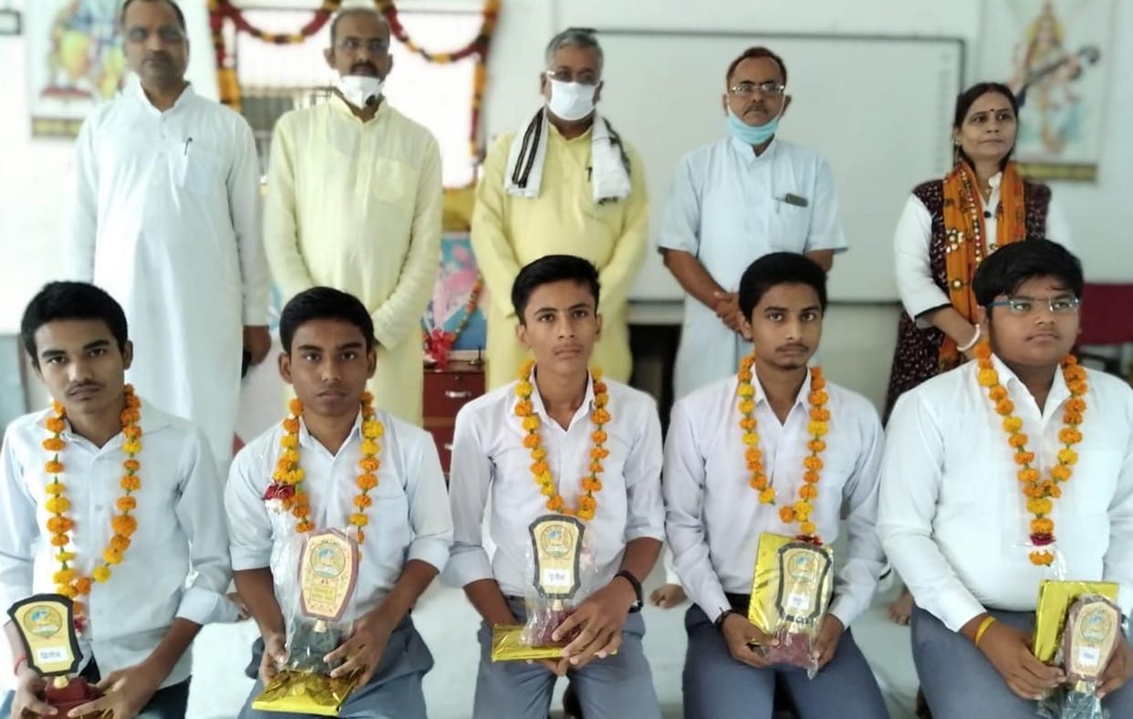 student awarded in banda