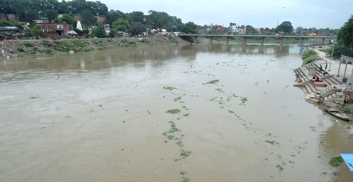 Gomti's water level is increasing rapidly