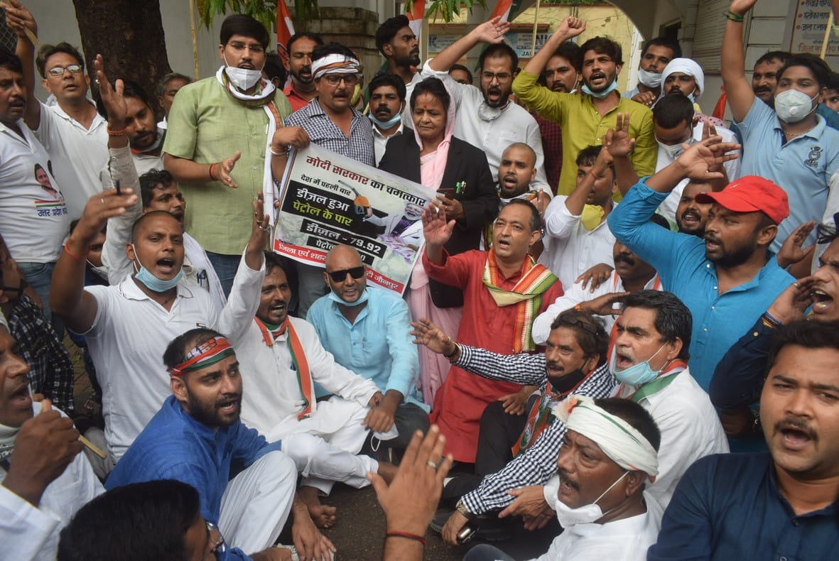Conflicting Congressmen clash with police