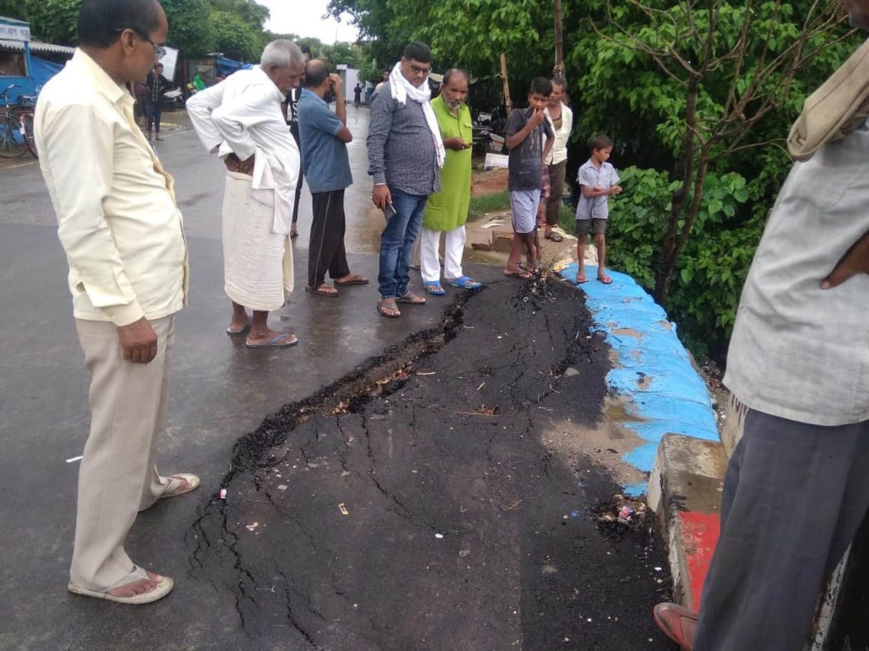 aproach of narainpur bridge disturbed