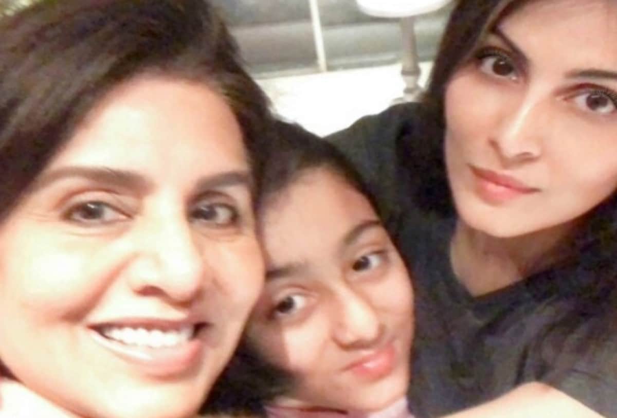 Neetu Kapoor misses Rishi Kapoor share photo with Riddhima and Samara