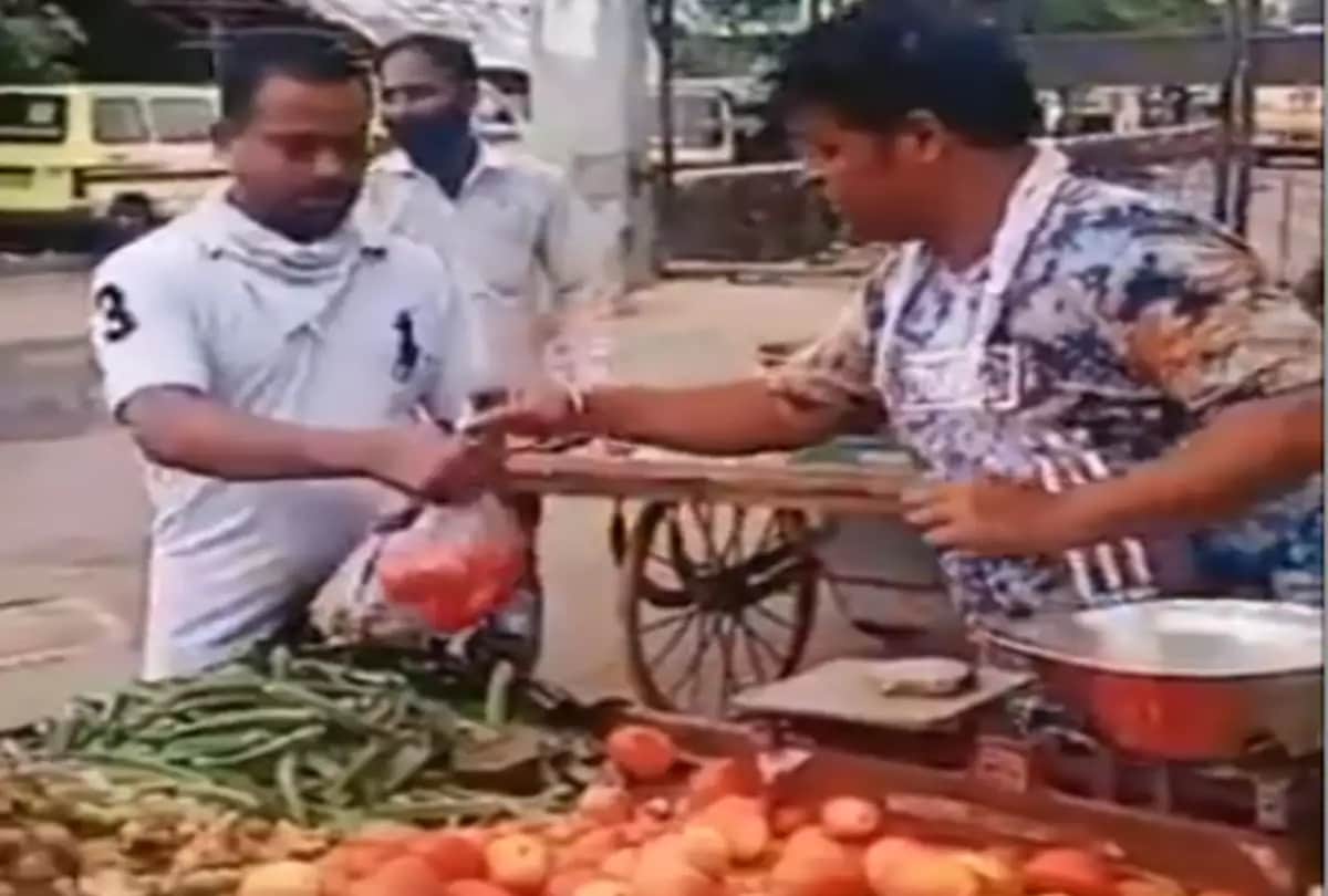 Ghulam Movie Actor Javed Hyder Selling Vegetables To Earn Money Video Goes Viral