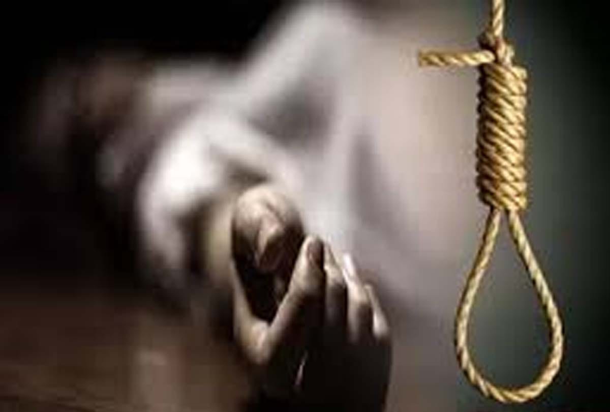 wife of OFC worker committed suicide in kanpur