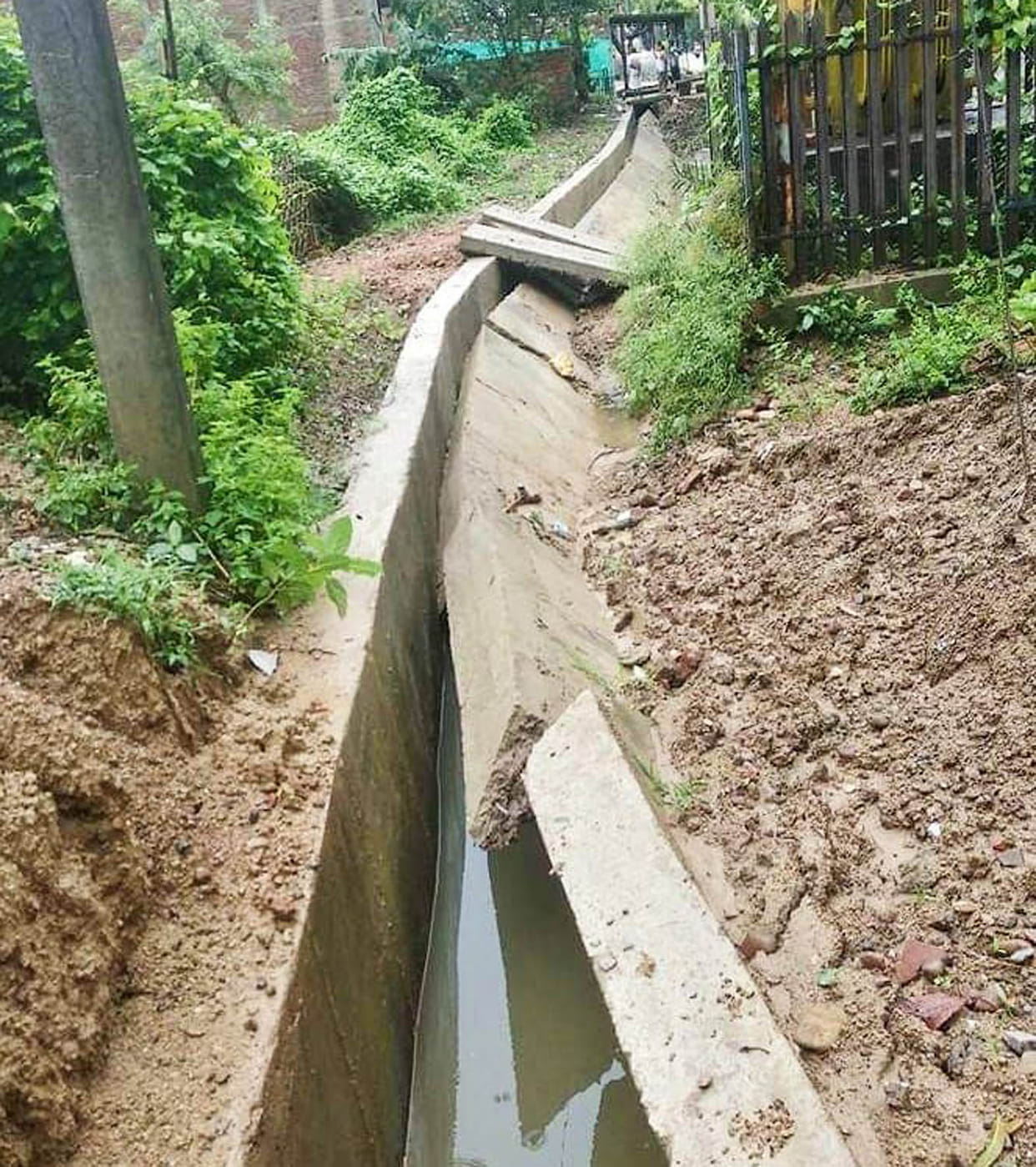 7 lakh sewer drained in first rain