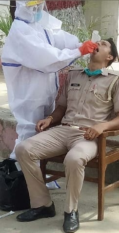 Medical team reached CB Ganj police station, took 80 samples including inspector