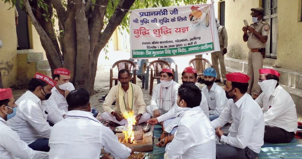 Aligarh: Government is sucking the blood of the public by increasing the prices of petroleum products