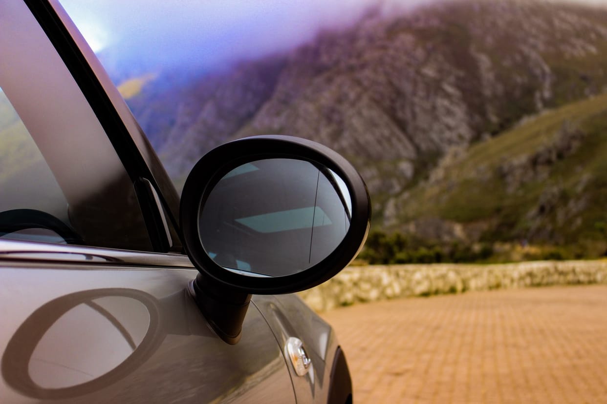 While driving, Rear View Mirror' and Side View Mirror is your true friends, but these '4 mistakes' cause the most death.