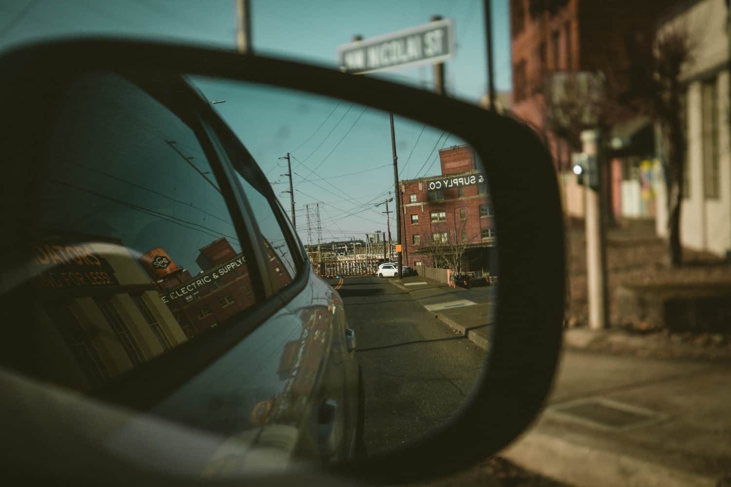 While driving, Rear View Mirror' and Side View Mirror is your true friends, but these '4 mistakes' cause the most death.