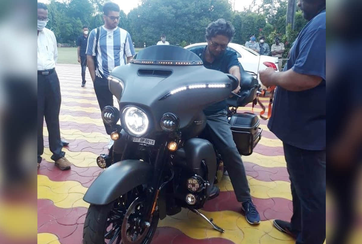 CJI Sharad Arvind Bobde Spotted Checking Out Harley Davidson And His Love For Bikes is Evident, photo viral