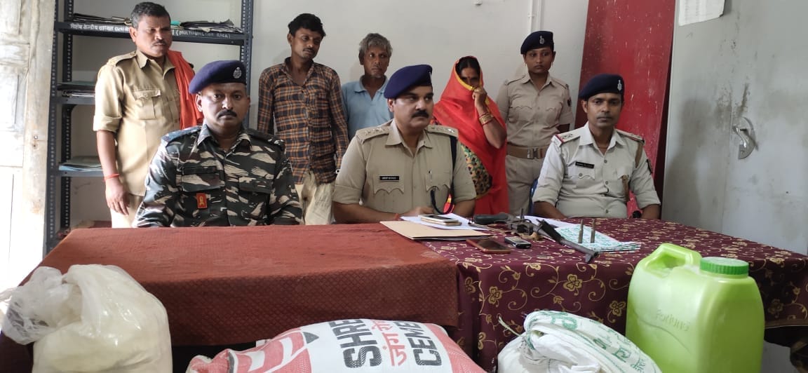 Three people delivering goods to maoists arrested in aurangabad