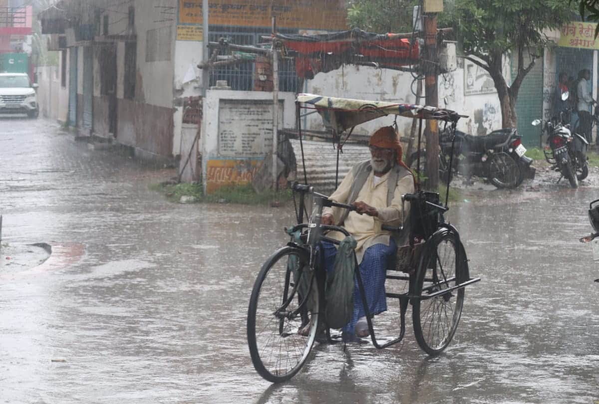 Weather update today heavy rain started in gorakhpur see latest photos