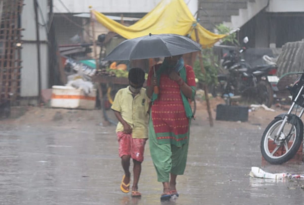 heavy rain start in Gorakhpur weather update today