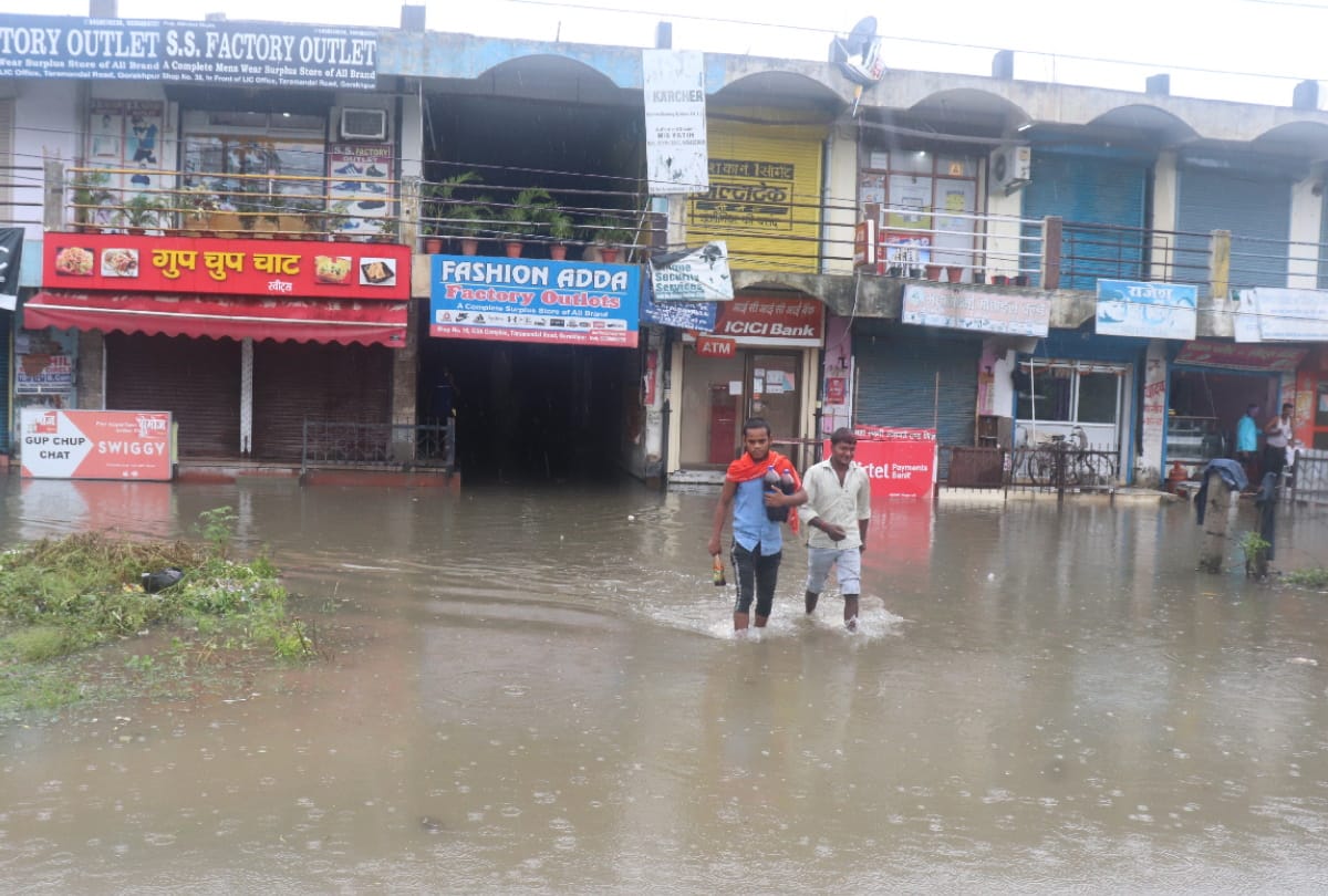 water overflow on Road after heavy rain in Gorakhpur