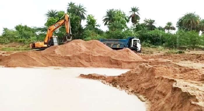 Arbitrary mining in Verma river