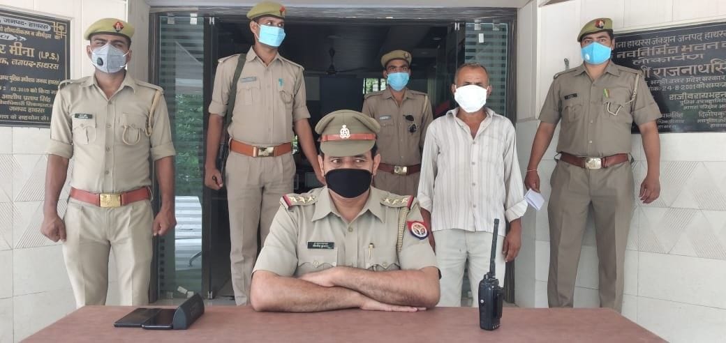 Hathras: Police accused absconding in murder case