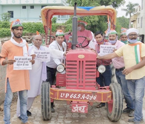 Congressmen demonstrated against price rise