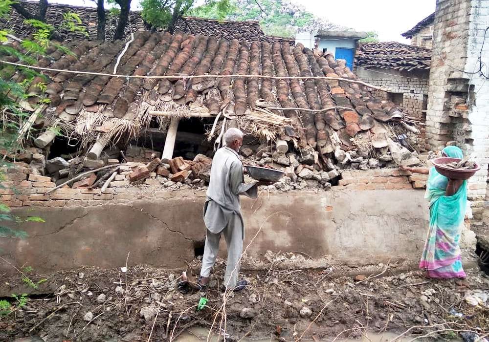 15 sheep and four buffaloes buried in debris due to collapse of kachcha houses