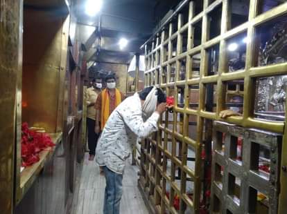 Maa Vindhyavasini temple doors opened for devotees afternoon aarti in vindhachal mirzapur