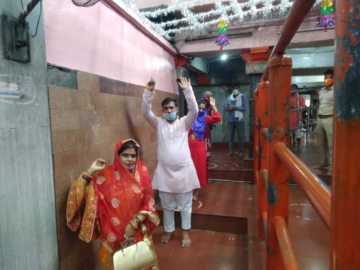 Maa Vindhyavasini temple doors opened for devotees afternoon aarti in vindhachal mirzapur