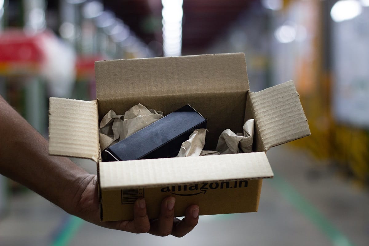 man orders mobile phone Amazon cheated on ordering mobile by booking online fir lodge