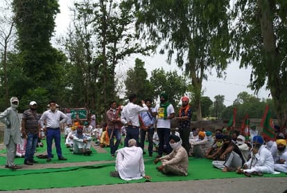 Congress protests across Punjab against petrol and diesel prices hike