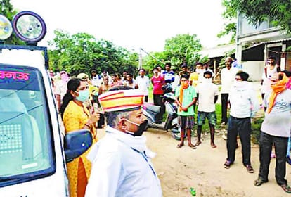 locust Swarm attack in lucknow, DM gave instructions