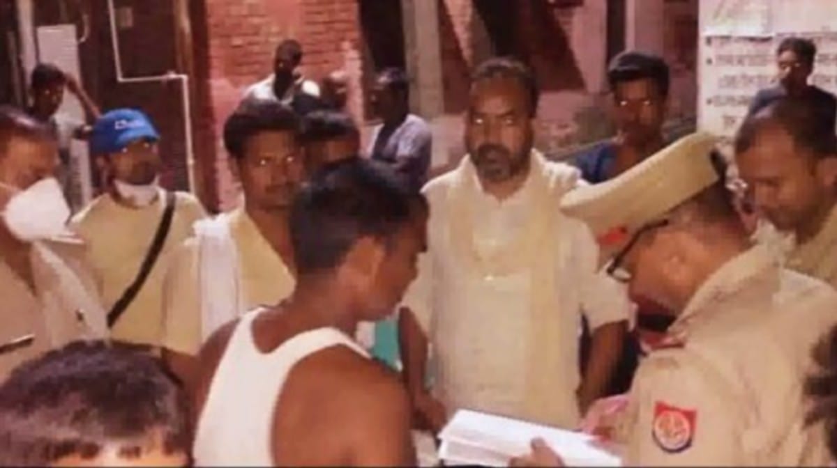 Two died by Bike collided with tree including historyheater died in ghazipur up